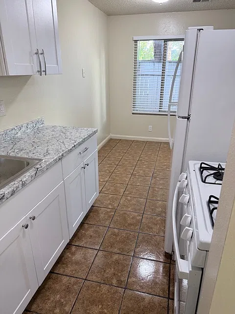 2 bed, 900 sqft, $2,750 — Photo 2