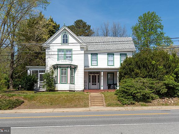 2nd image of 571 Main St