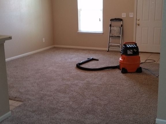 5th image of 723 Demaret Dr