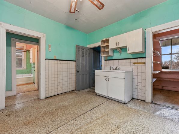 bridgeport-connecticut-448357353 picture