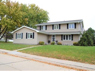 4307 Fairacres Rd, Kearney, NE 68845