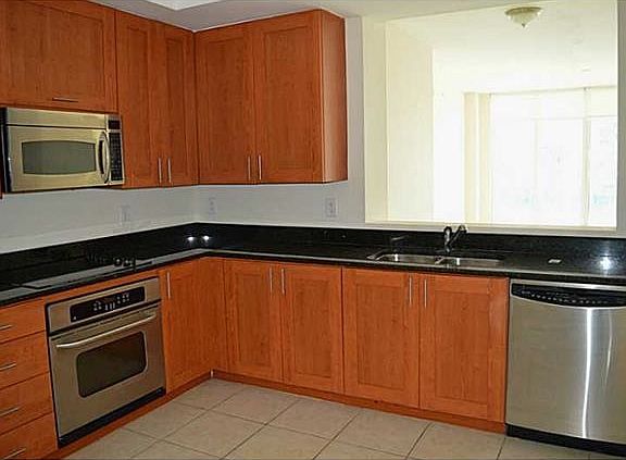 5th image of 3340 NE 190th St APT 608