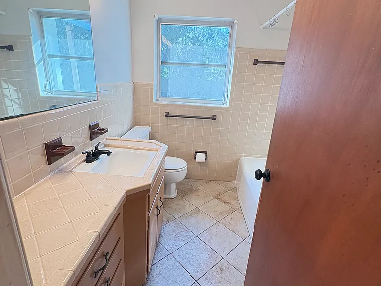 3243 N Orange Ave — Photo 17
