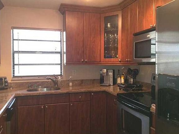 3rd image of 1418 Collins Ave APT 204