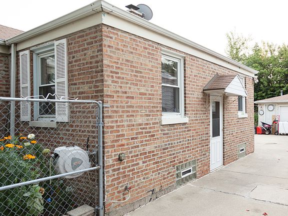 2nd image of 3628 Rose St