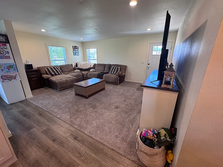 25310 N Lakeside Dr — Photo 2