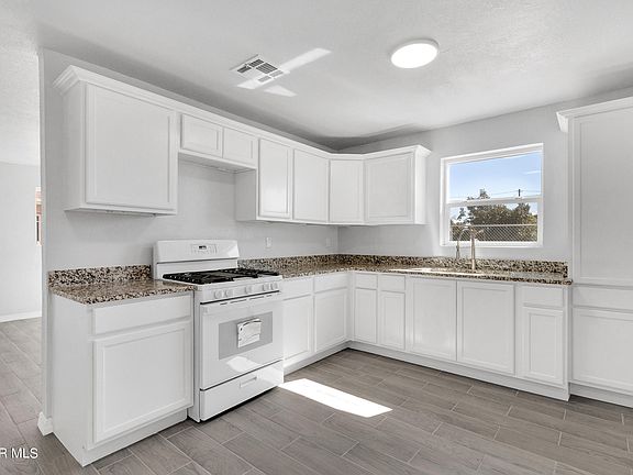 5th image of 4813 Flower Dr