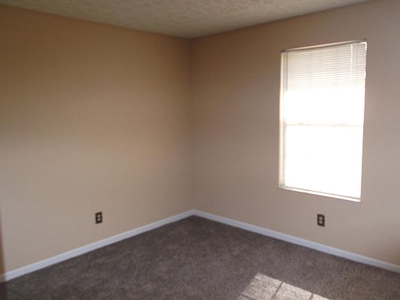3rd image of 6112 NW Bill Murray Ln