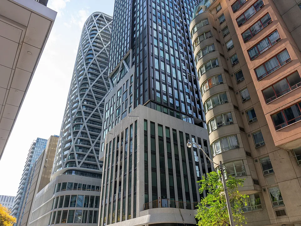 238 Simcoe St #2701
