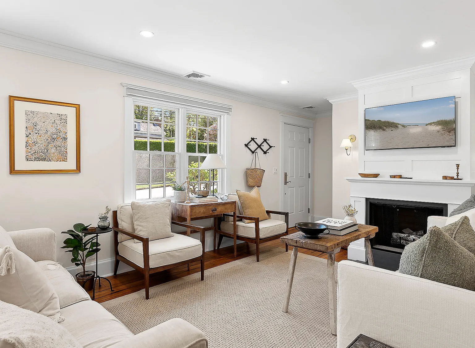 Sag Harbor Village Renovated Cottage! — Photo 4