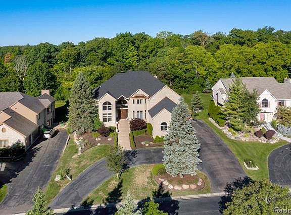 2nd image of 6072 N Creek Ct