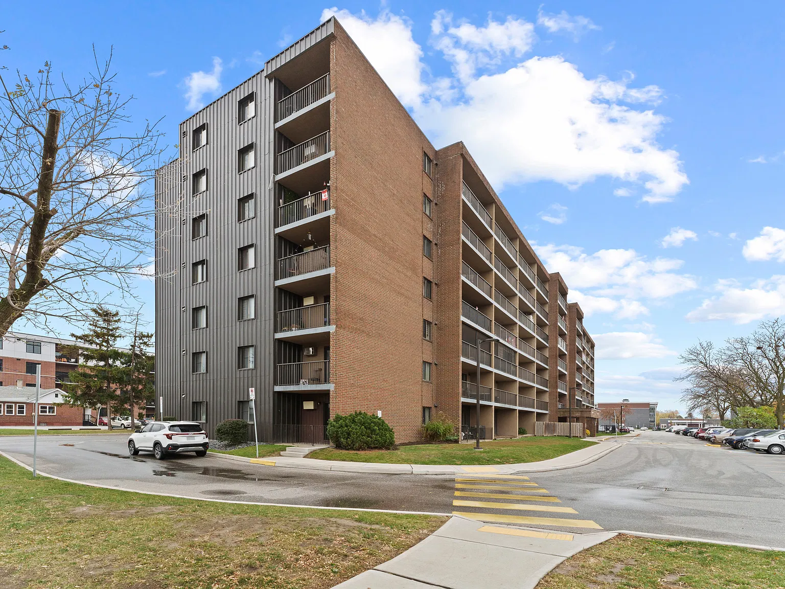 Tecumseh Terrace Apartments — Photo 3