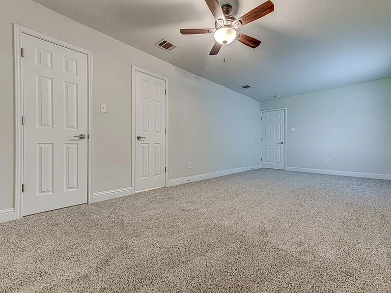 1711 Cricket Hollow Dr — Photo 10