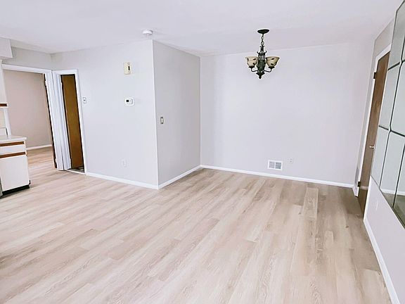 3rd image of 47 Willow Wood Ln Floor 1