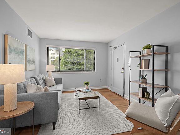 4th image of 3819 Davis Pl NW APT 4