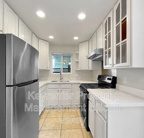 923 Ravenscourt Ave #1 — Photo 7