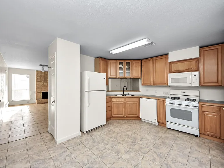 15614 Barbarossa Dr — Photo 5