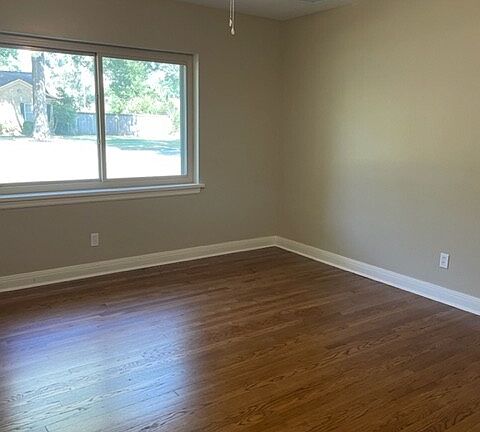 3rd image of 1011 S Lowe St