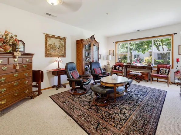 965 Golden Aspen Pl, Ashland, OR 97520