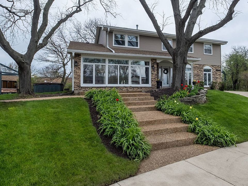 1st image of 24W600 Parkview Ct