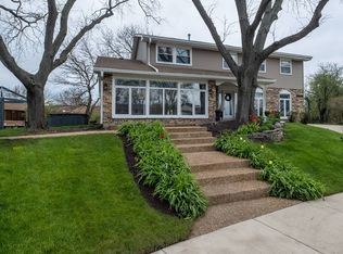 24W600 Parkview Ct, Naperville, IL 60540