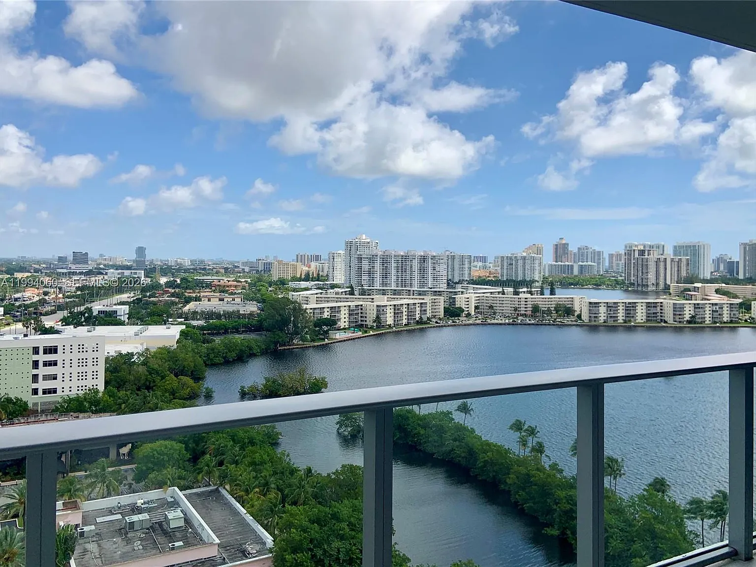 Marina Palms Residences — Photo 1
