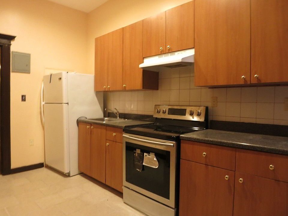 1st image of 145 Hawthorne St APT 2