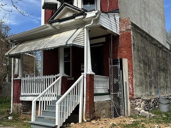 4th image of 320 Rutherford Ave