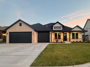9224 NW 83rd St, Yukon, OK 73099