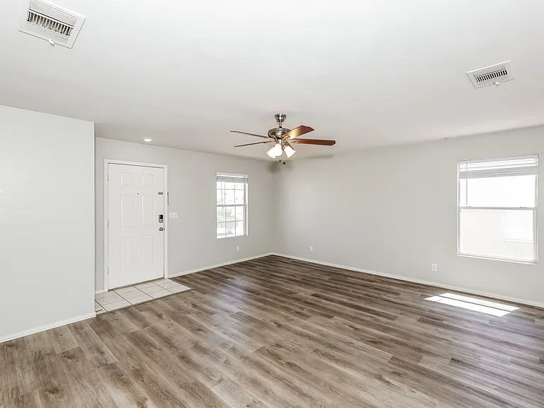 681 Indian Row Ct — Photo 6