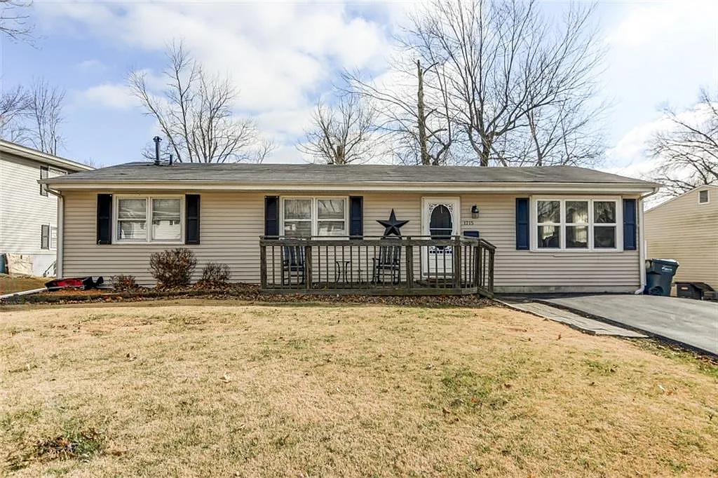 1715 N Foster Ave photo 1
