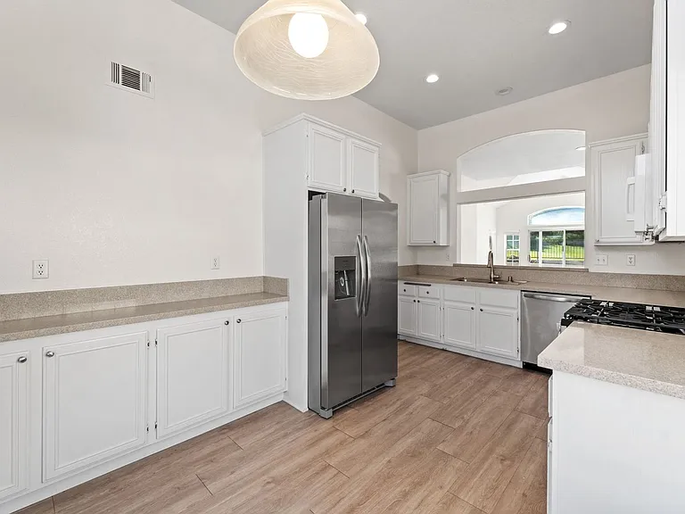 2394A Greenbriar Dr — Photo 12