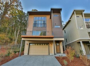 275 Mt Rainier Loop, Hood River, OR 97031