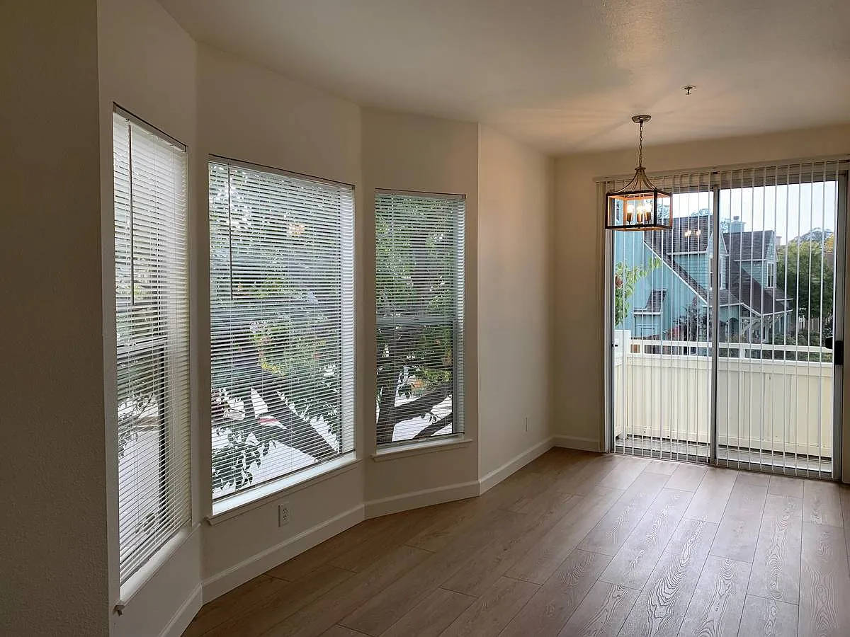 2 bed, 900 sqft, $4,375 — Photo 1