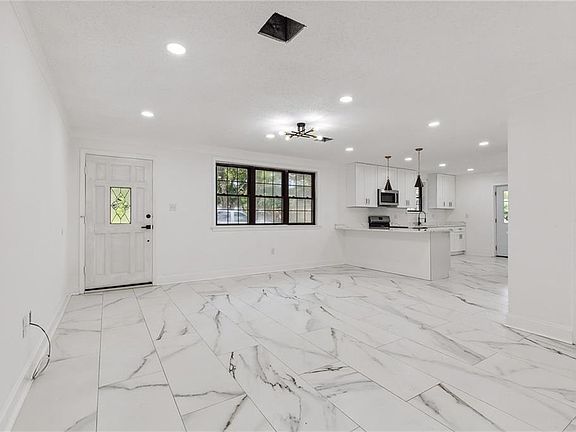 3rd image of 114 Saint Ann St