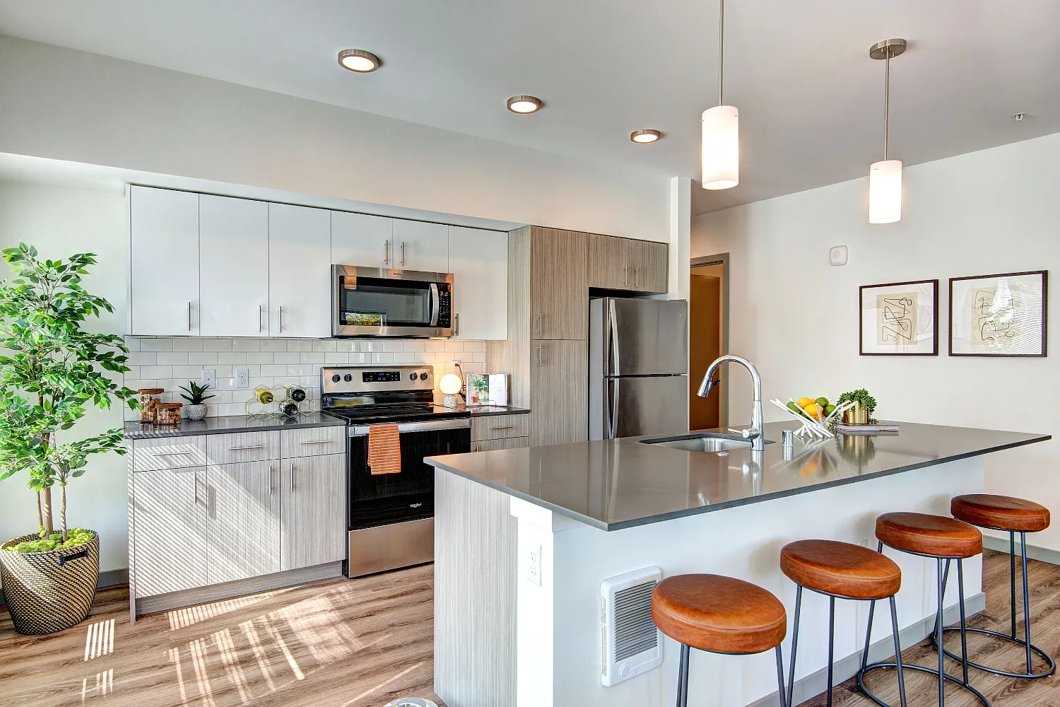 Midtown 64 Apartments — Photo 1