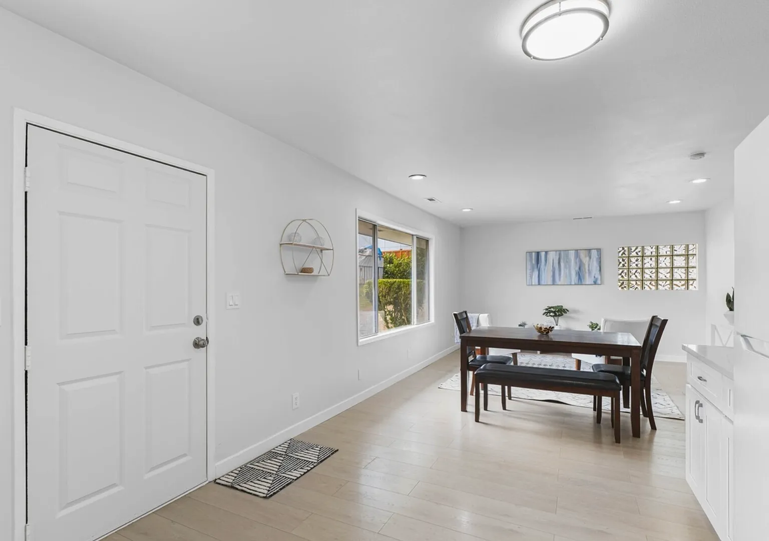 Newly Remodeled and Spacious 3 bedroom 1 bath Rambler — Photo 2