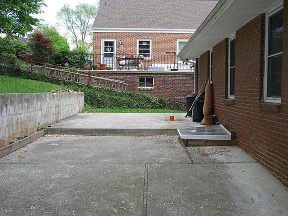 2nd image of 804 Saint James Cir #B