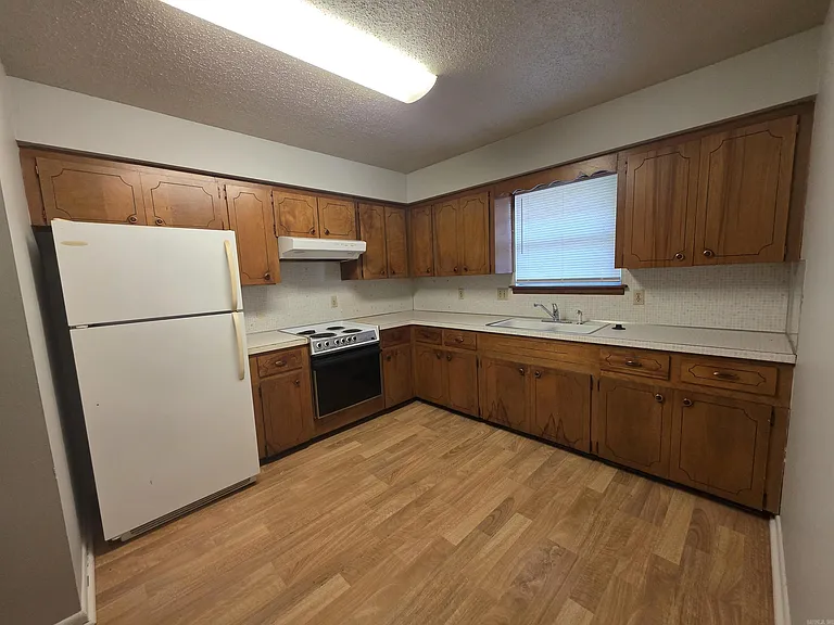 300 Hayes St — Photo 3