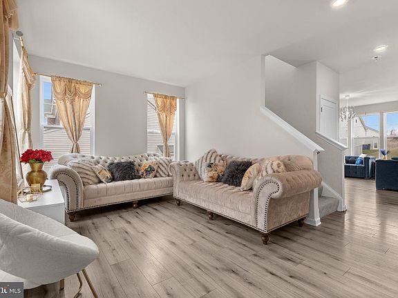 5th image of 35 Hickory Ridge Cir