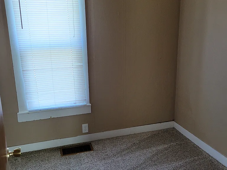 320 S State St — Photo 6