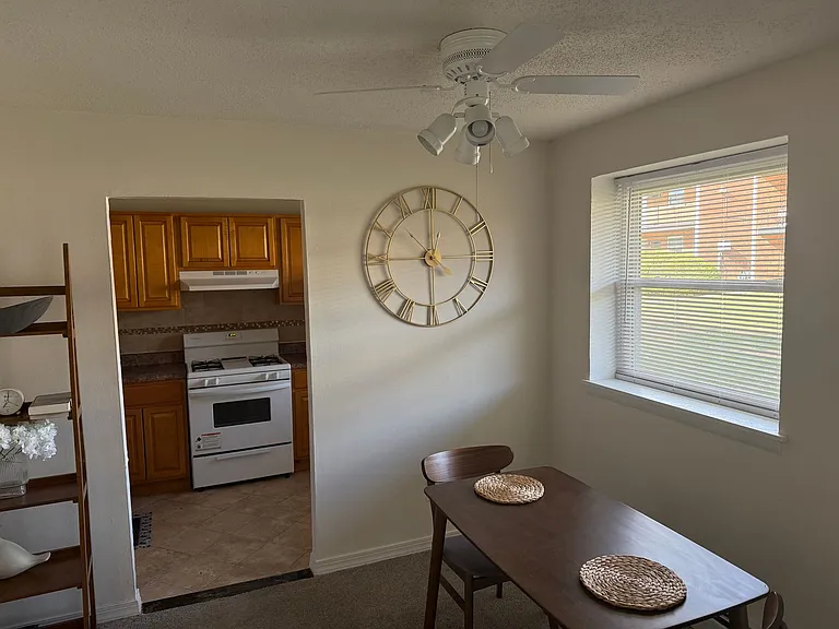 Colonial Point Apartments — Photo 35