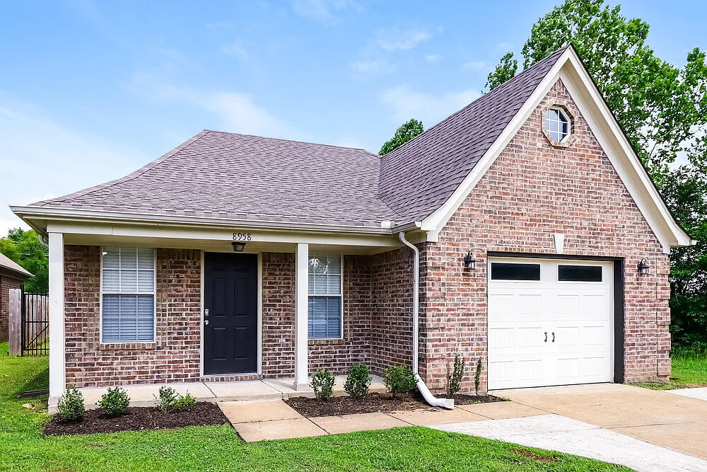 3 bed, 2.0 bath, 1304 sqft, $1,730 — Photo 3