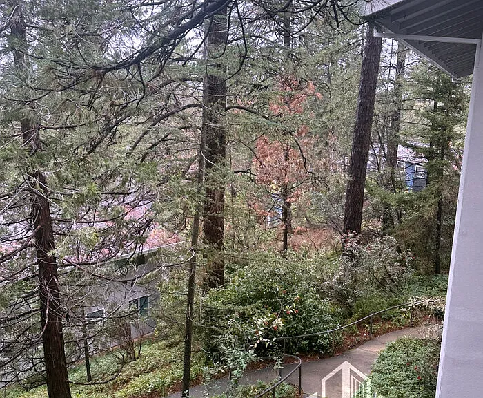 1840 Point View Dr #D — Photo 3