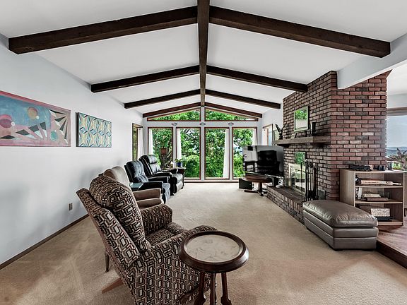 5th image of 10 Hillcrest Drive