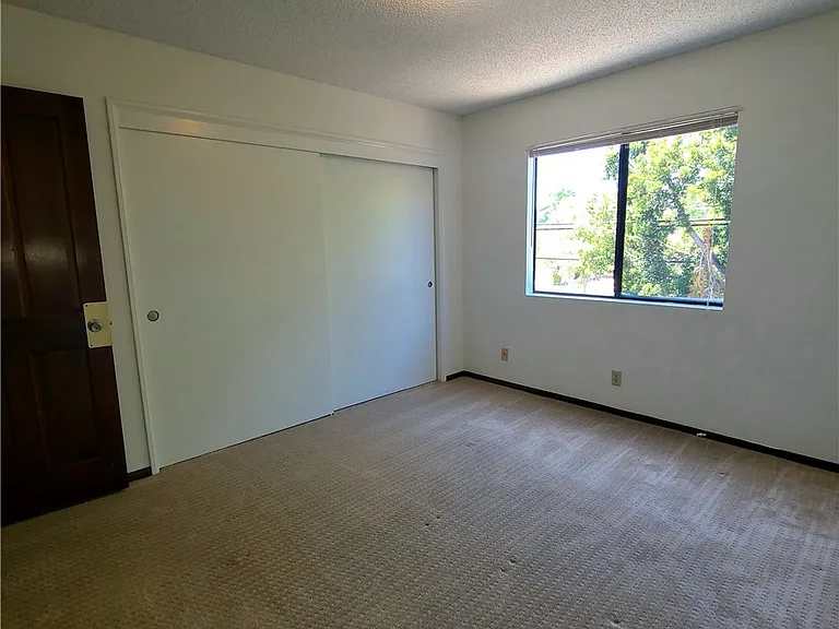 881 W Huntington Dr #G — Photo 17