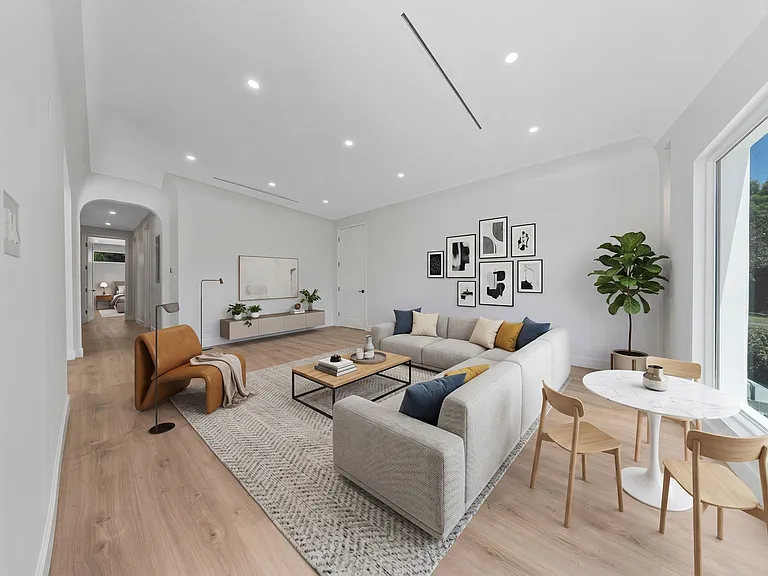 1349 S Stanley Ave #1349 — Photo 4