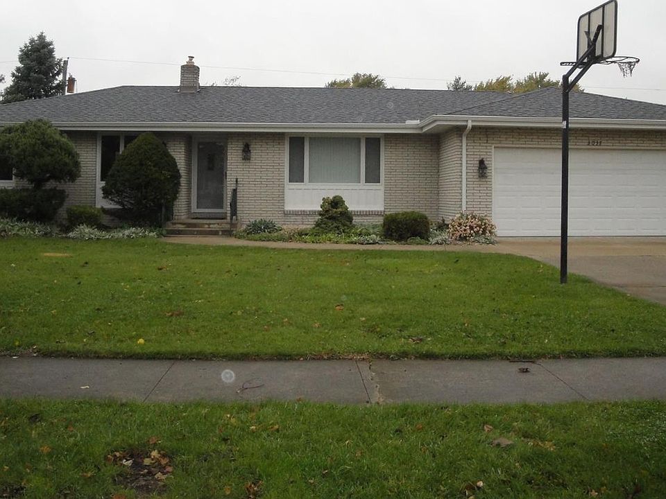 1st image of 3037 Lakeside Dr