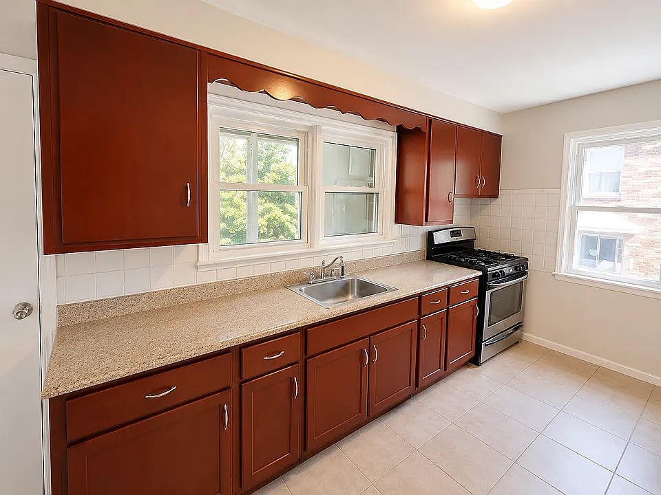 1st image of 129 Maple Ave #6D