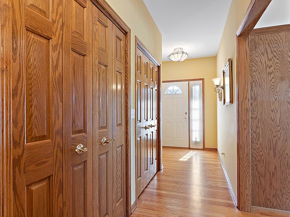 2nd image of 21218 Lakeview Ct